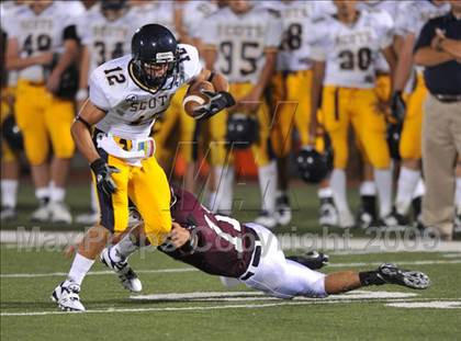 Thumbnail 1 in Red Oak vs Highland Park (Tom Landry Classic) photogallery.