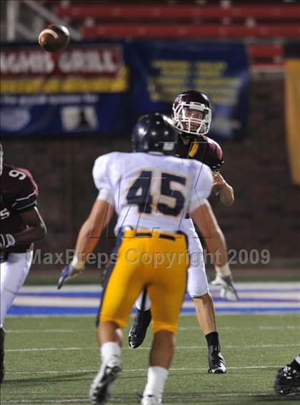Thumbnail 1 in Red Oak vs Highland Park (Tom Landry Classic) photogallery.