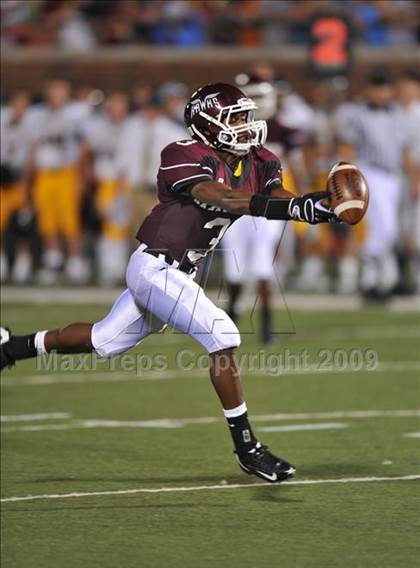 Thumbnail 1 in Red Oak vs Highland Park (Tom Landry Classic) photogallery.