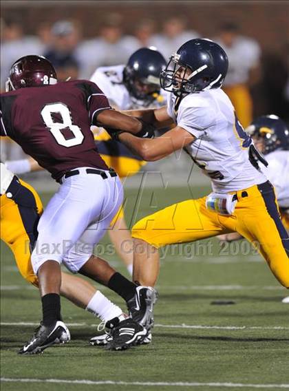 Thumbnail 3 in Red Oak vs Highland Park (Tom Landry Classic) photogallery.