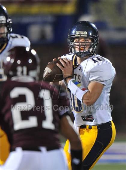 Thumbnail 1 in Red Oak vs Highland Park (Tom Landry Classic) photogallery.