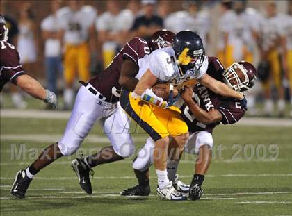 Thumbnail 2 in Red Oak vs Highland Park (Tom Landry Classic) photogallery.