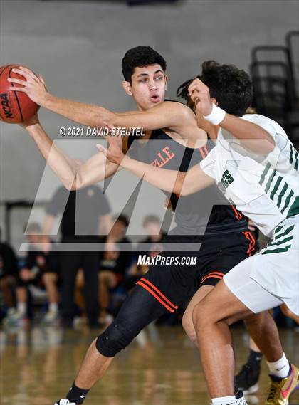Thumbnail 2 in Roseville vs. Rodriguez (Les Curry Invitational) photogallery.
