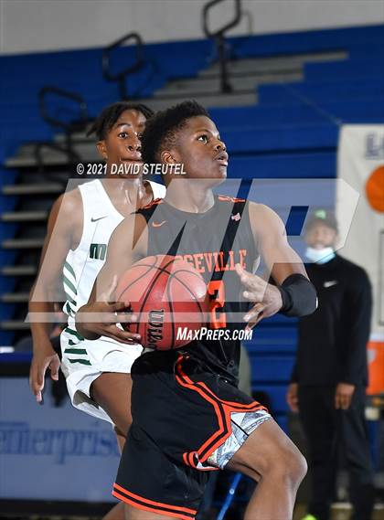Thumbnail 3 in Roseville vs. Rodriguez (Les Curry Invitational) photogallery.