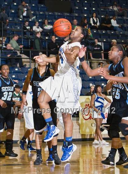 Thumbnail 1 in Mansfield Summit vs. Seguin (Regional Quarterfinals) photogallery.