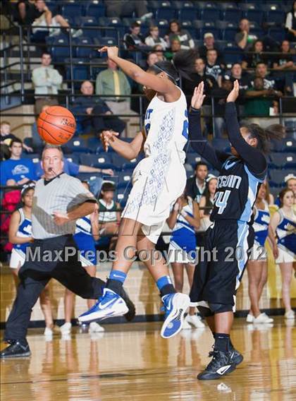 Thumbnail 2 in Mansfield Summit vs. Seguin (Regional Quarterfinals) photogallery.