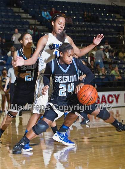 Thumbnail 2 in Mansfield Summit vs. Seguin (Regional Quarterfinals) photogallery.