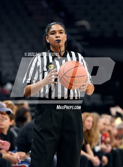 Thumbnail 2 in Shalhevet vs. San Domenico (CIF State D5 Final) photogallery.