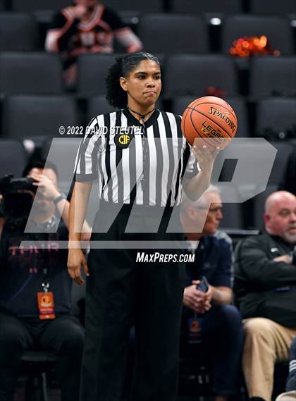 Thumbnail 1 in Shalhevet vs. San Domenico (CIF State D5 Final) photogallery.
