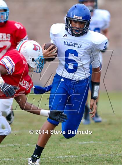 Thumbnail 2 in Archbishop Rummel vs. Mandeville  photogallery.