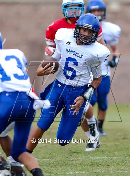 Thumbnail 1 in Archbishop Rummel vs. Mandeville  photogallery.
