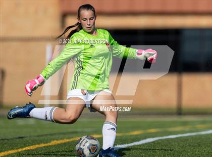 Thumbnail 2 in East Kentwood vs Rockford (MHSAA District 2 Round 2 Playoff) photogallery.