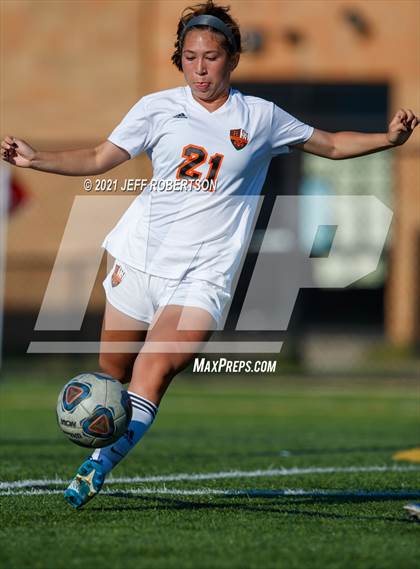 Thumbnail 3 in East Kentwood vs Rockford (MHSAA District 2 Round 2 Playoff) photogallery.