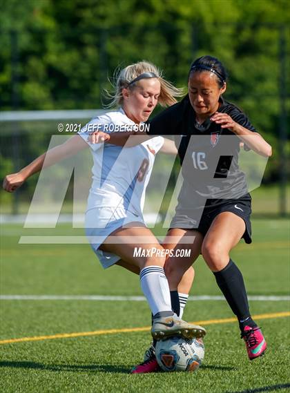 Thumbnail 2 in East Kentwood vs Rockford (MHSAA District 2 Round 2 Playoff) photogallery.