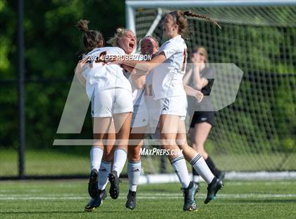 Thumbnail 3 in East Kentwood vs Rockford (MHSAA District 2 Round 2 Playoff) photogallery.