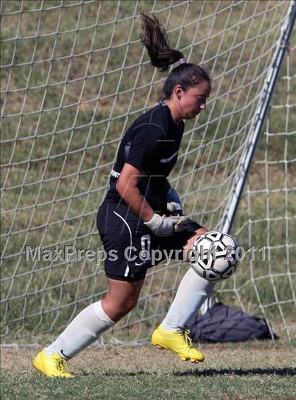 Thumbnail 2 in Dobyns-Bennett vs Farragut (Bearden Invitational) photogallery.