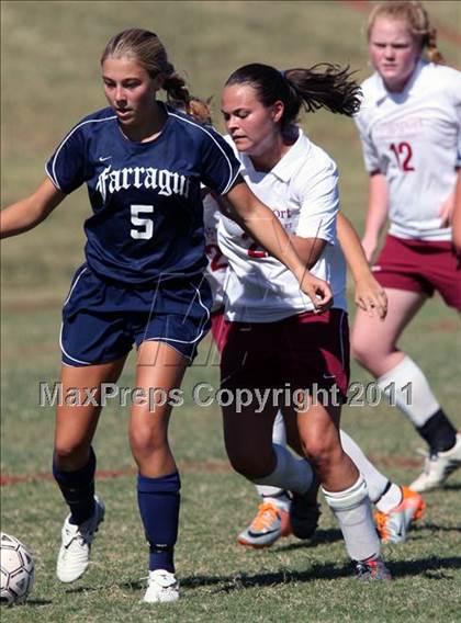 Thumbnail 2 in Dobyns-Bennett vs Farragut (Bearden Invitational) photogallery.