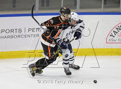 Thumbnail 1 in Mamaroneck vs. Pittsford (NYSPHSAA Division 1 Semifinal) photogallery.