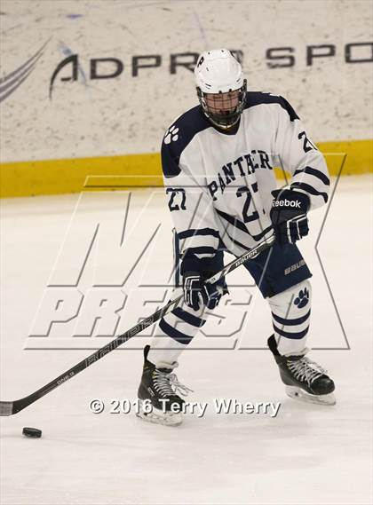 Thumbnail 1 in Mamaroneck vs. Pittsford (NYSPHSAA Division 1 Semifinal) photogallery.