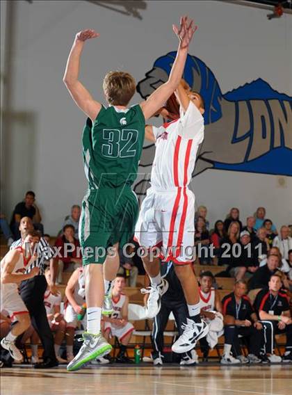 Thumbnail 2 in Skyline vs. Harvard-Westlake (MaxPreps Holiday Classic) photogallery.