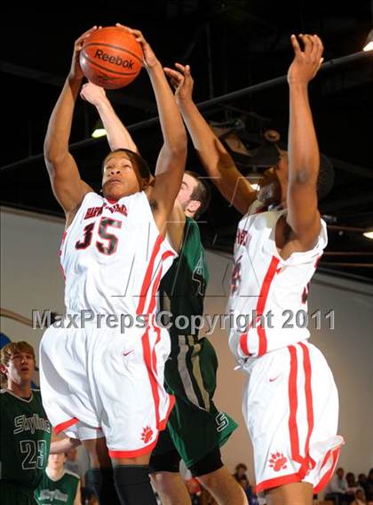 Thumbnail 3 in Skyline vs. Harvard-Westlake (MaxPreps Holiday Classic) photogallery.