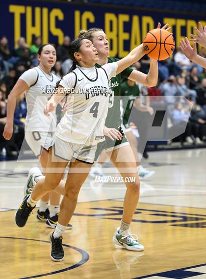 Thumbnail 3 in San Ramon Valley vs. Bishop O'Dowd (Jason Kidd Invitational) photogallery.
