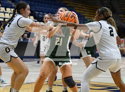 Thumbnail 1 in San Ramon Valley vs. Bishop O'Dowd (Jason Kidd Invitational) photogallery.