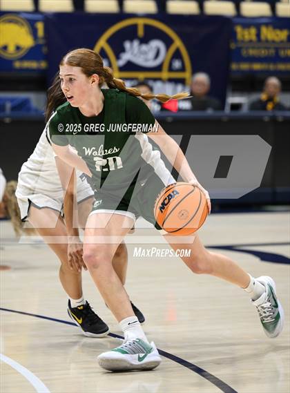 Thumbnail 3 in San Ramon Valley vs. Bishop O'Dowd (Jason Kidd Invitational) photogallery.
