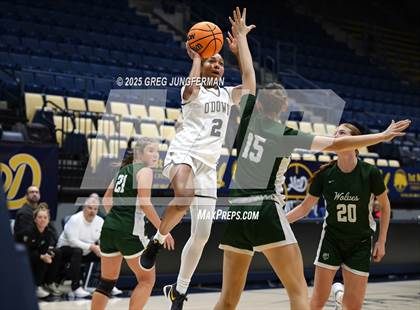 Thumbnail 2 in San Ramon Valley vs. Bishop O'Dowd (Jason Kidd Invitational) photogallery.