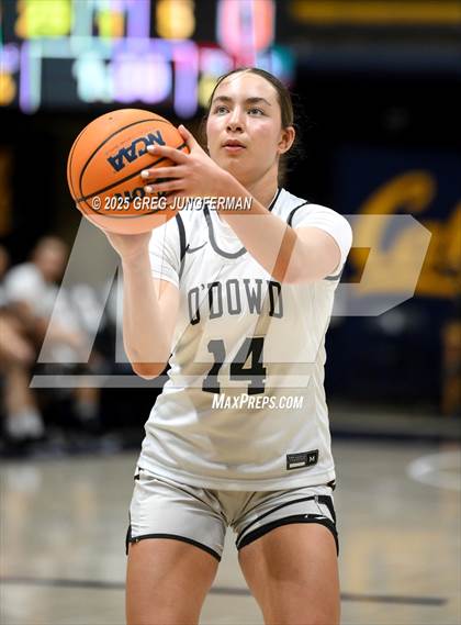 Thumbnail 3 in San Ramon Valley vs. Bishop O'Dowd (Jason Kidd Invitational) photogallery.