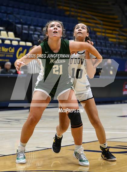Thumbnail 3 in San Ramon Valley vs. Bishop O'Dowd (Jason Kidd Invitational) photogallery.