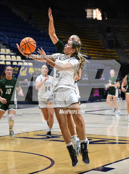 Thumbnail 3 in San Ramon Valley vs. Bishop O'Dowd (Jason Kidd Invitational) photogallery.