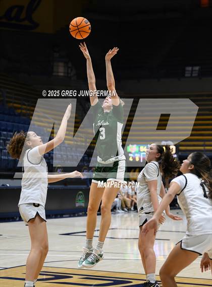 Thumbnail 1 in San Ramon Valley vs. Bishop O'Dowd (Jason Kidd Invitational) photogallery.