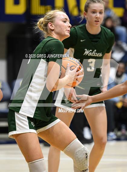 Thumbnail 2 in San Ramon Valley vs. Bishop O'Dowd (Jason Kidd Invitational) photogallery.
