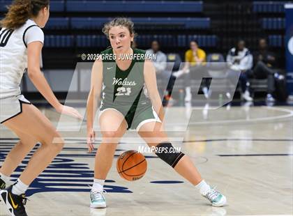 Thumbnail 2 in San Ramon Valley vs. Bishop O'Dowd (Jason Kidd Invitational) photogallery.