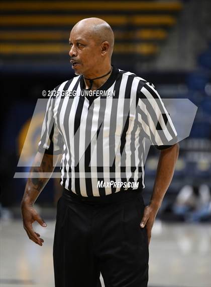 Thumbnail 2 in San Ramon Valley vs. Bishop O'Dowd (Jason Kidd Invitational) photogallery.