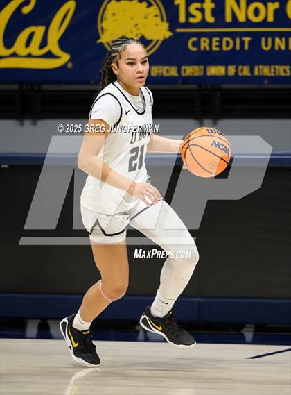 Thumbnail 2 in San Ramon Valley vs. Bishop O'Dowd (Jason Kidd Invitational) photogallery.