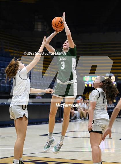 Thumbnail 3 in San Ramon Valley vs. Bishop O'Dowd (Jason Kidd Invitational) photogallery.