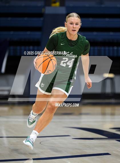 Thumbnail 3 in San Ramon Valley vs. Bishop O'Dowd (Jason Kidd Invitational) photogallery.