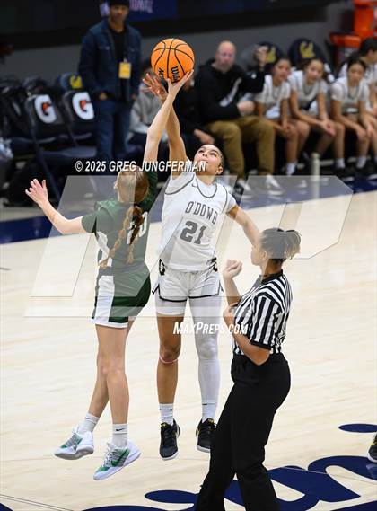 Thumbnail 1 in San Ramon Valley vs. Bishop O'Dowd (Jason Kidd Invitational) photogallery.