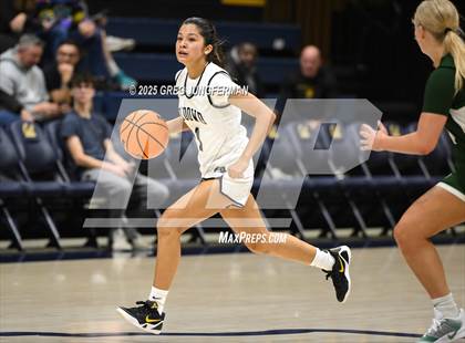 Thumbnail 2 in San Ramon Valley vs. Bishop O'Dowd (Jason Kidd Invitational) photogallery.