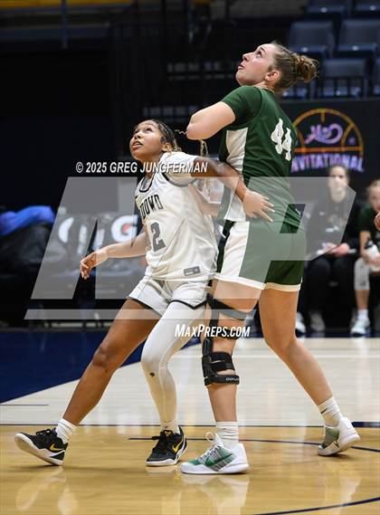 Thumbnail 2 in San Ramon Valley vs. Bishop O'Dowd (Jason Kidd Invitational) photogallery.