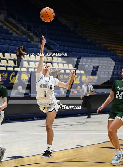 Thumbnail 3 in San Ramon Valley vs. Bishop O'Dowd (Jason Kidd Invitational) photogallery.