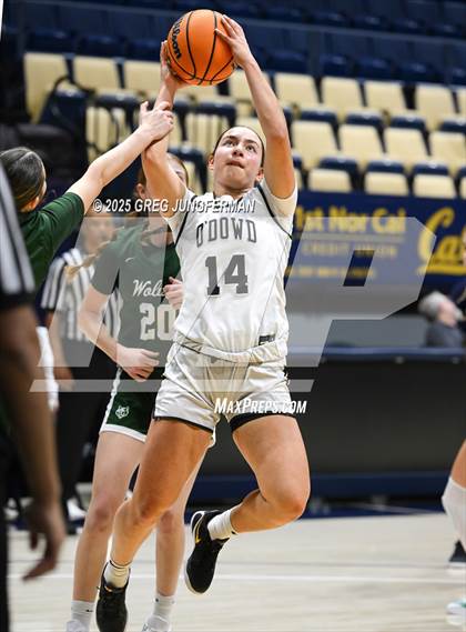 Thumbnail 3 in San Ramon Valley vs. Bishop O'Dowd (Jason Kidd Invitational) photogallery.