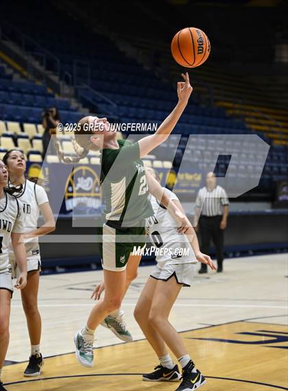 Thumbnail 2 in San Ramon Valley vs. Bishop O'Dowd (Jason Kidd Invitational) photogallery.
