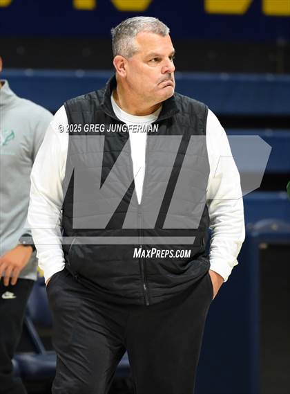 Thumbnail 3 in San Ramon Valley vs. Bishop O'Dowd (Jason Kidd Invitational) photogallery.