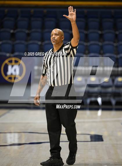 Thumbnail 2 in San Ramon Valley vs. Bishop O'Dowd (Jason Kidd Invitational) photogallery.