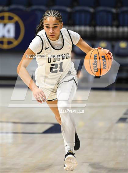 Thumbnail 3 in San Ramon Valley vs. Bishop O'Dowd (Jason Kidd Invitational) photogallery.