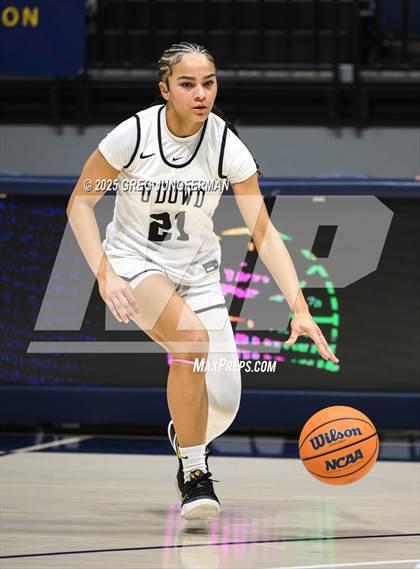 Thumbnail 1 in San Ramon Valley vs. Bishop O'Dowd (Jason Kidd Invitational) photogallery.