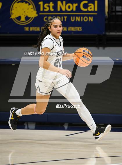 Thumbnail 3 in San Ramon Valley vs. Bishop O'Dowd (Jason Kidd Invitational) photogallery.